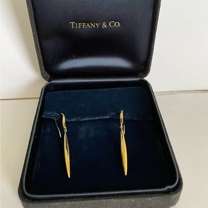Solid 18k gold Tiffany & Co Feather Drop Dangle Earrings